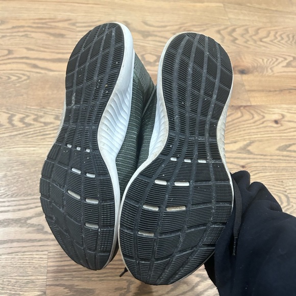 Army green women’s 7.5 adidas high tops - Picture 4 of 5